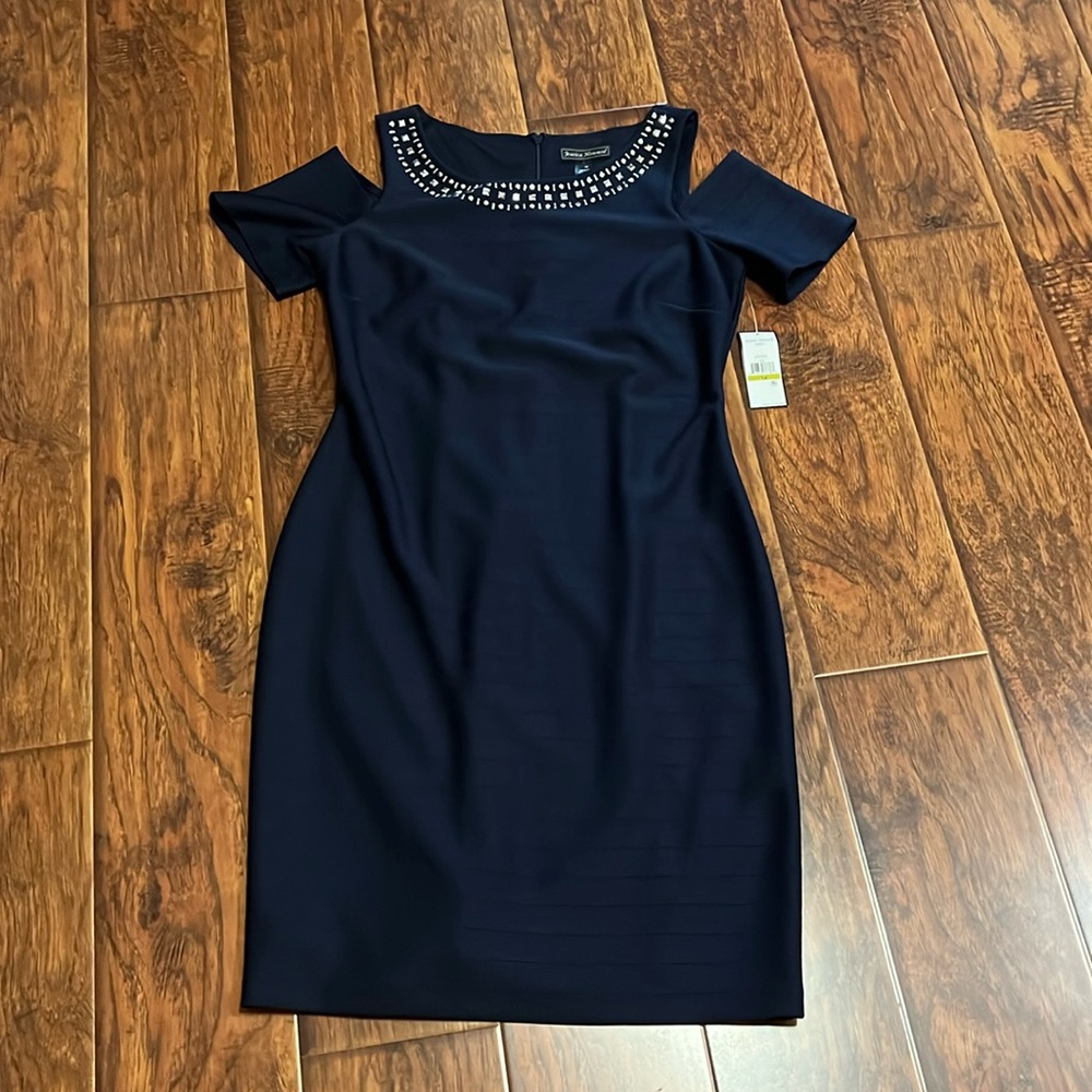 Jessica Howard, navy blue cold shoulder dress
